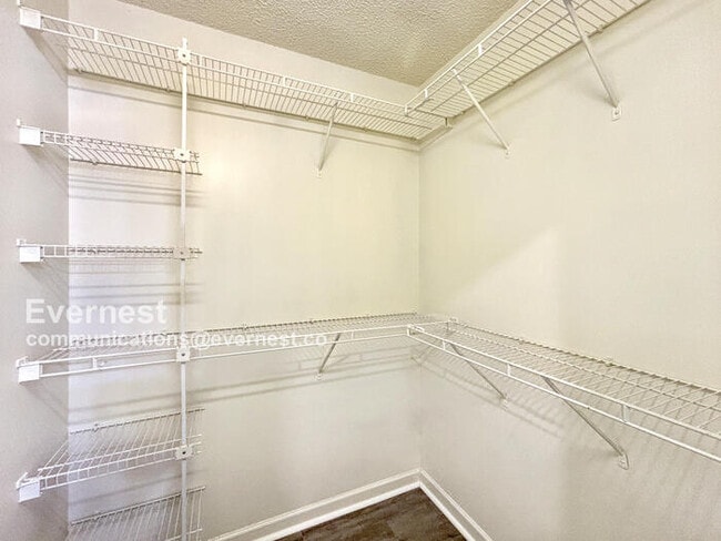 Building Photo - 128 Thrasher Pike