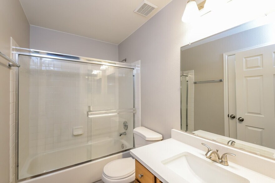 Building Photo - 2757 S Cathay Ct