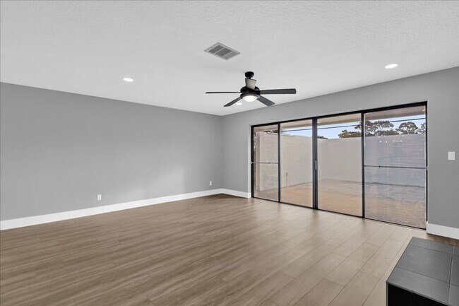 Building Photo - FOR RENT!! SIMPLY STUNNING 4 BED 2 BATH PO...