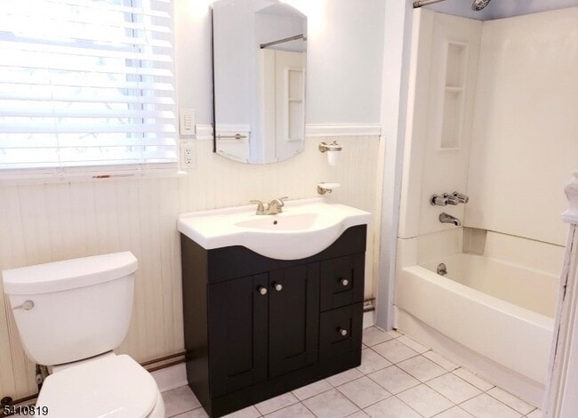 Building Photo - 821 Bloomfield Ave