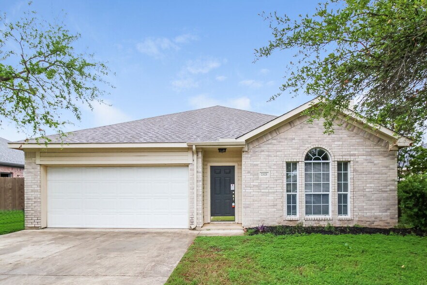 Primary Photo - 2321 Wildwood Ln