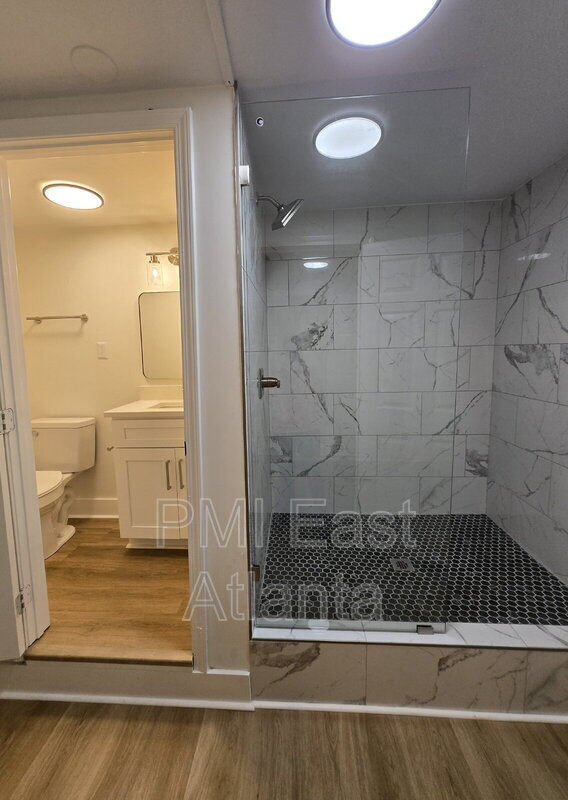 Building Photo - 2275 Country Club Ln SW
