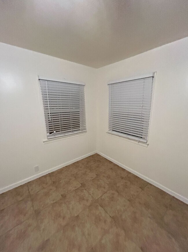 Building Photo - Cozy Home For Rent