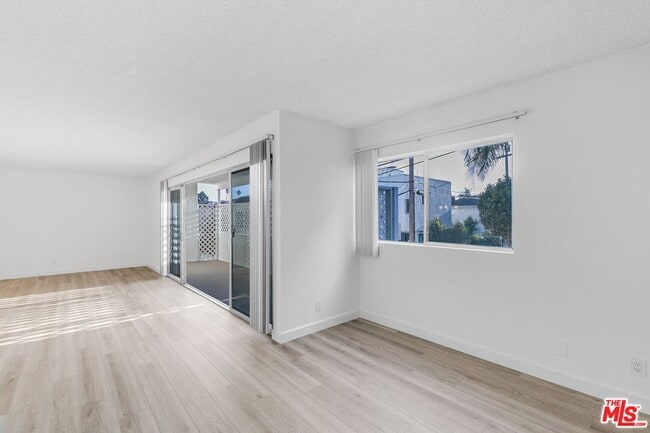 Building Photo - 825 S Gretna Green Way