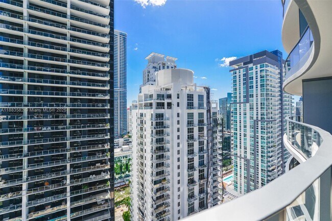 Building Photo - 1000 Brickell Plaza