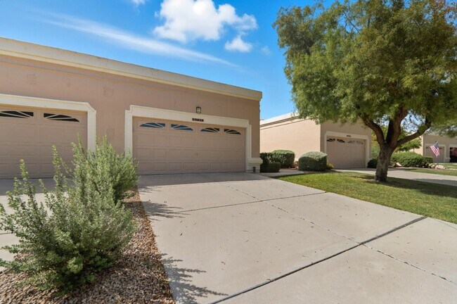 Building Photo - Welcome to this stunning 2-bedroom, 2-bath...