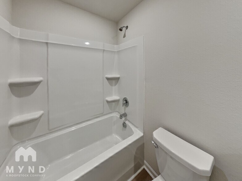 Building Photo - 380 Taverners Ln