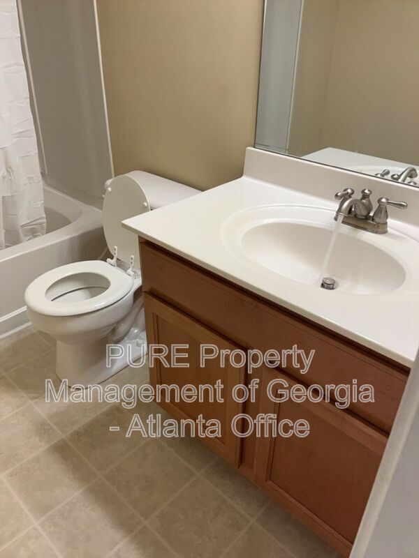 Building Photo - 1555 River Park Blvd