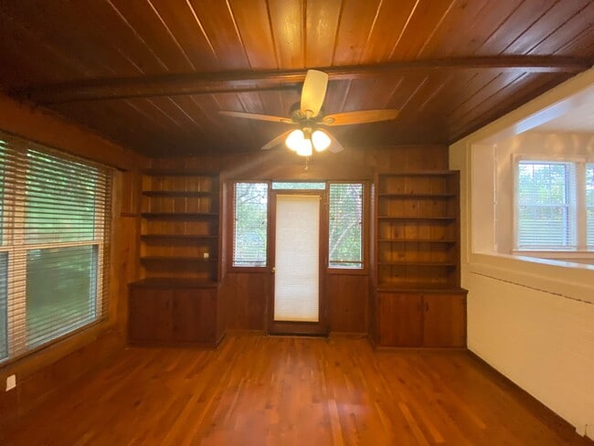 Building Photo - 948 Alachua Ave
