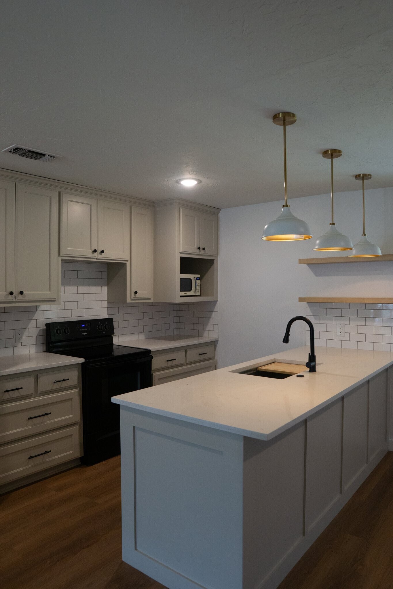 Building Photo - 737 Hallvale Dr