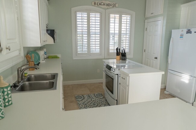 Building Photo - Beautiful 7-Bedroom Beachfront Home on 30A