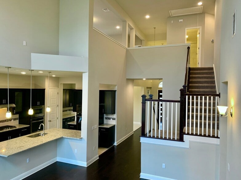 Building Photo - 15420 Iveans Way