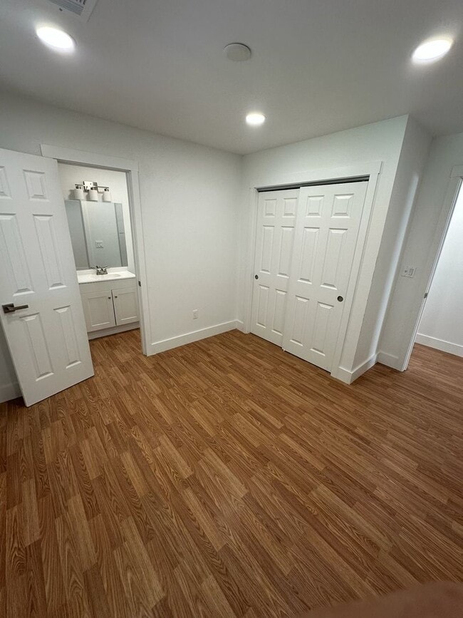 Building Photo - AVAILABLE NOW!  4 Bedroom, 2 Bathroom Home