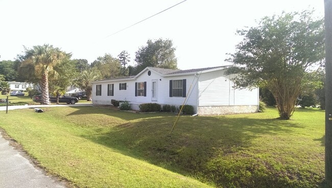 Building Photo - Huge 4 bedroom 2 bath home in a great family neighborhood.