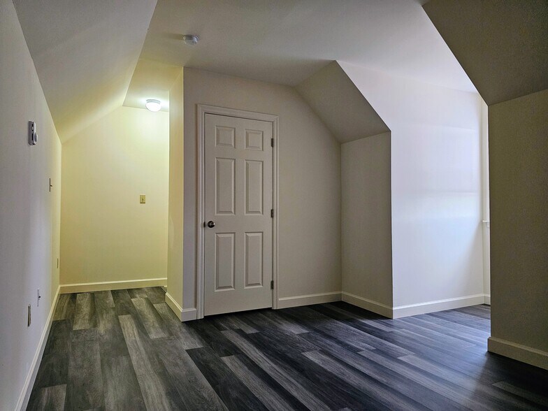 Building Photo - 396 Cardinal Rd