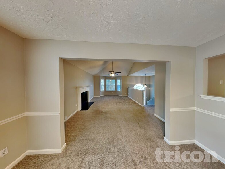 Building Photo - 1420 Buckingham Pl