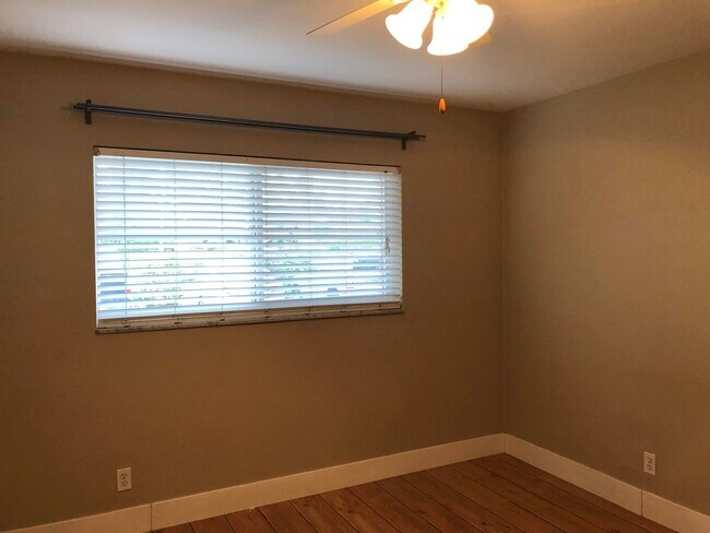 Building Photo - 698 NE Spanish River Blvd