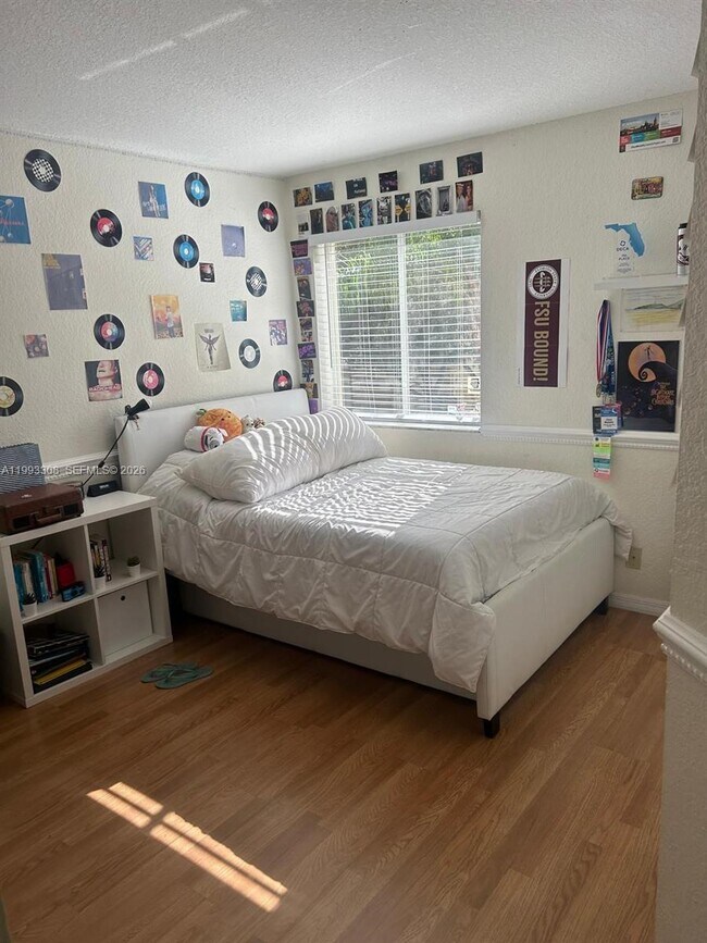 Building Photo - 2398 Pasadena Way