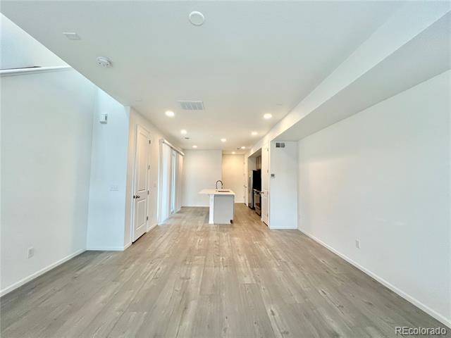 Building Photo - 571 S Pitkin Ct