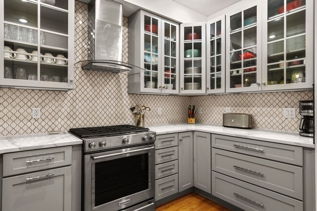 Building Photo - Pet-Friendly 30-Day Rental – Downtown Wate...