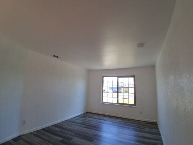 Building Photo - Thistlewood3505/3507