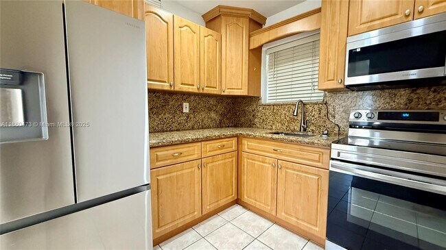 Building Photo - 7470 Miami Lakes Dr