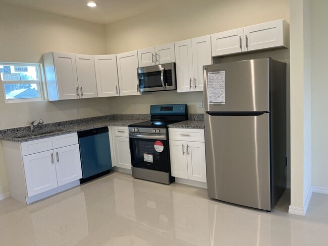 Building Photo - Brand New 2 bedroom 2 bath -Home-Ready for...