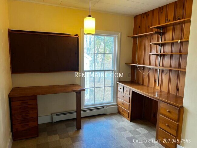 Building Photo - 92 Main Rd N