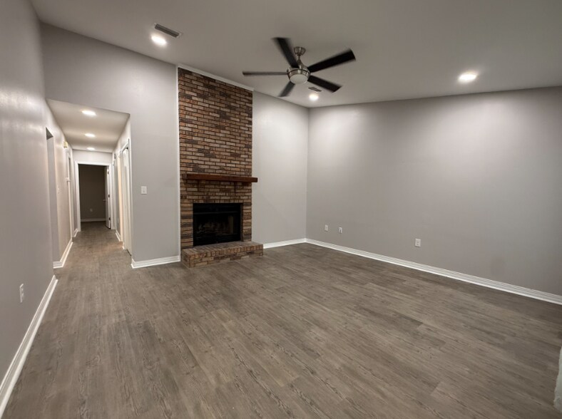 Building Photo - 1810 Valparaiso Blvd