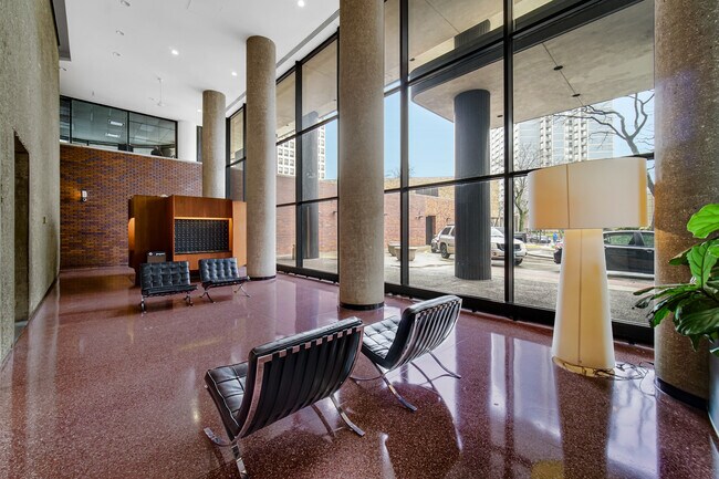 Building Photo - 5415 N Sheridan Rd