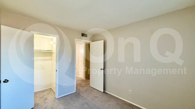 Building Photo - 5304 W Hearn Rd