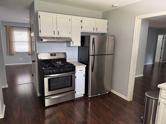 Building Photo - 209 W Royal Dr