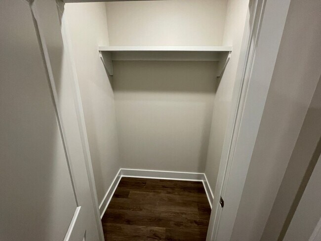 Building Photo - Savannah Square - 3BR/3BA For Rent