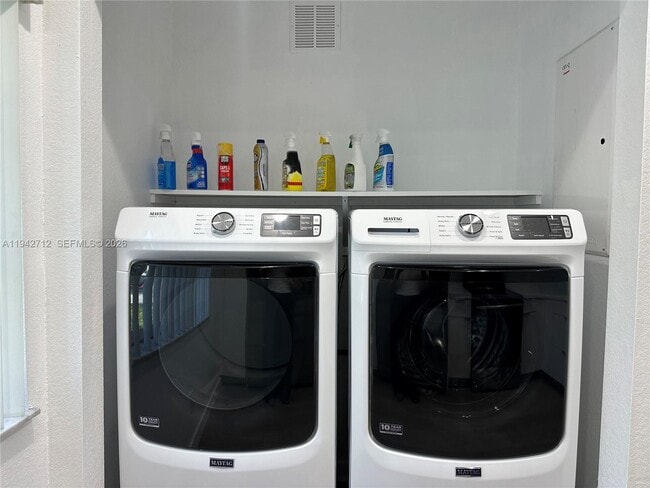 Building Photo - 322 NE 3rd St