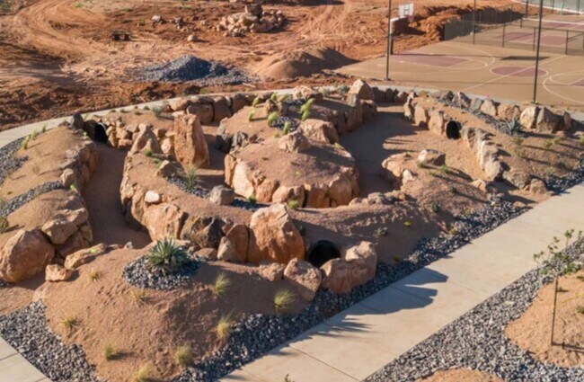 Building Photo - A Lovely 3 Bedroom Townhome with Amazing Amenities!