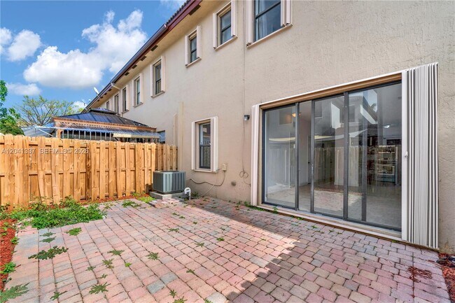 Building Photo - 11485 SW 236 Ln