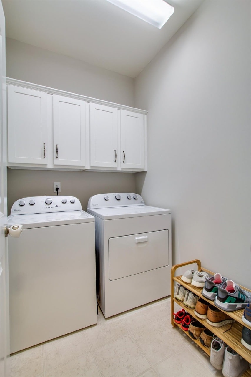 Building Photo - 1989 Stonewater Dr