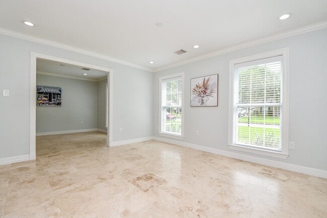 Building Photo - 707 Thistlewood Dr