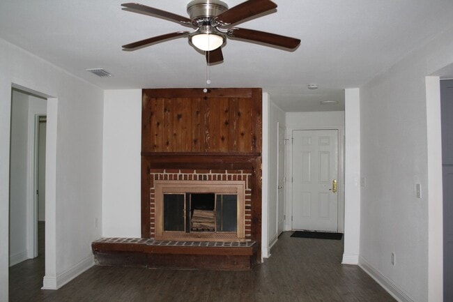 Building Photo - Enjoy Peaceful Living in this Northdale Co...