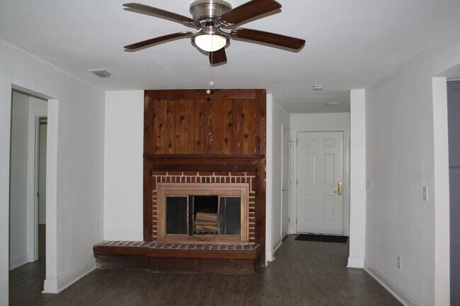 Building Photo - Northdale Corner Lot Single Family Home