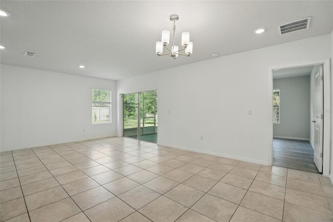 Building Photo - 5079 Royal Point Ave