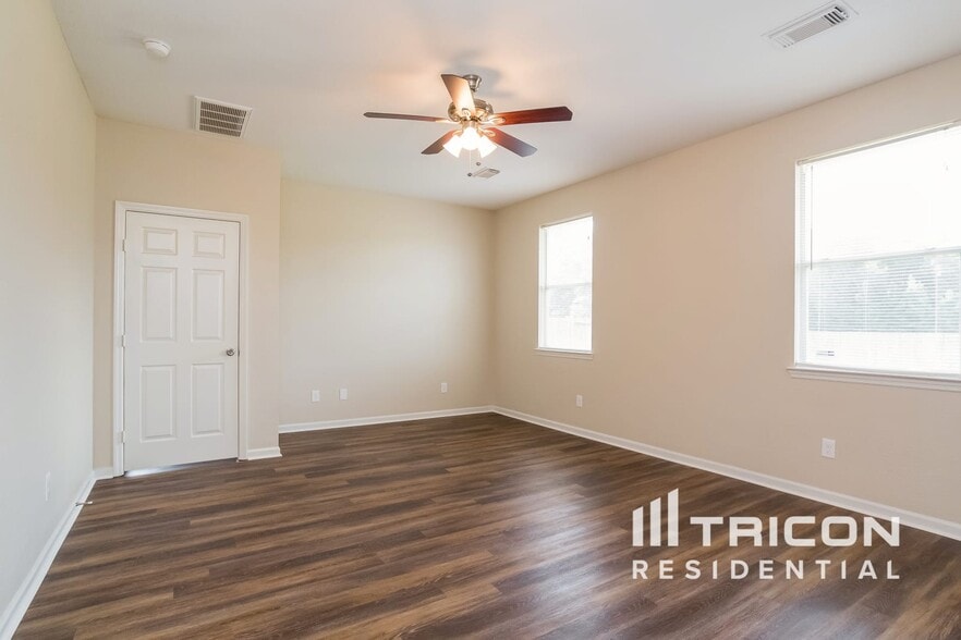 Building Photo - 32331 Hunter Park Ct
