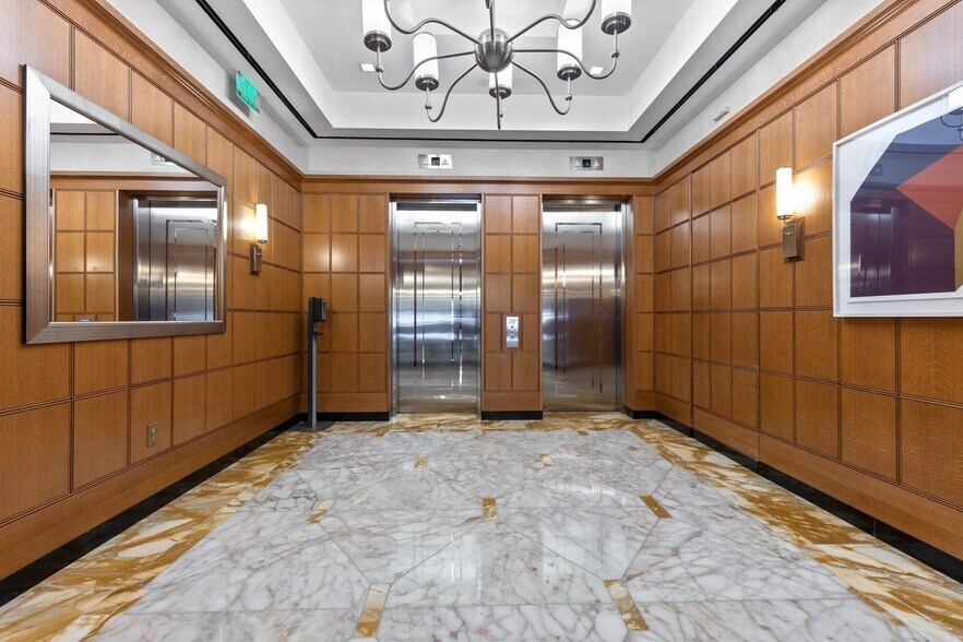 Building Photo - 400 Stuart St