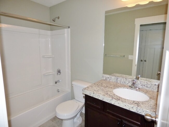 Building Photo - 3 Bed 2.5 Bath Condo