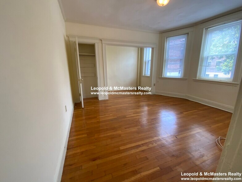 Building Photo - 41 Park Dr