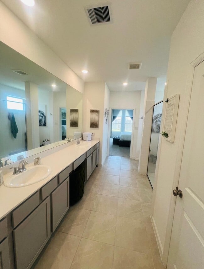 Building Photo - 2807 Gran Castillo Dr