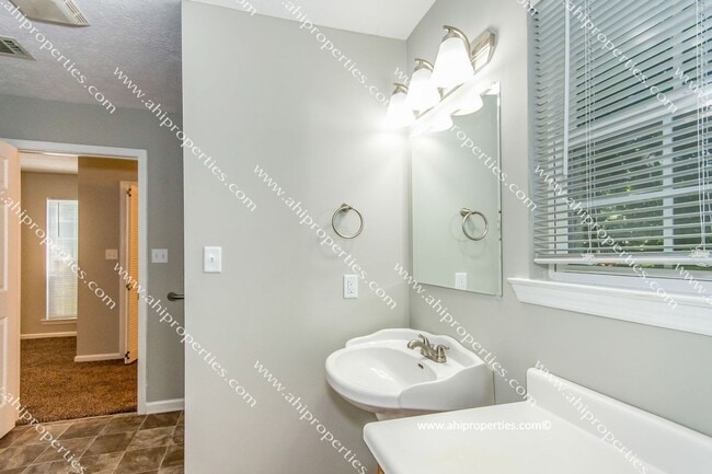 Building Photo - 3564 N Georgetown Dr