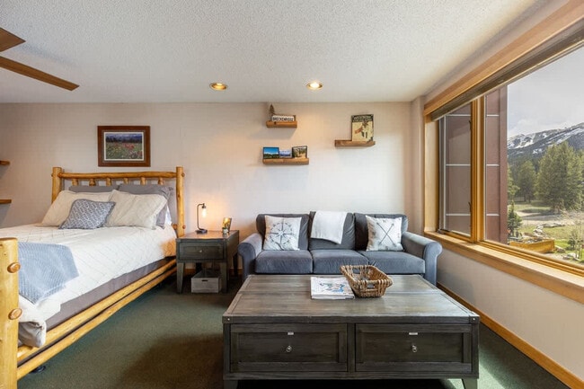 Building Photo - 535 South Park Avenue