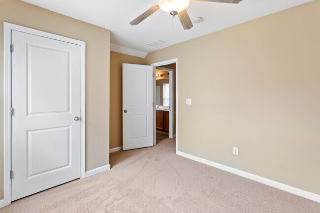Building Photo - 4BR in sought after Centennial Lakes
