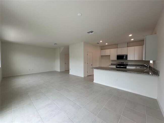 Building Photo - 37411 Roanoke River Wy